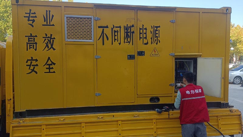 德州柴油发电机组和UPS电源配合使用时，如何避免切换过程中的电力中断？